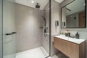 Ducha y secador de pelo