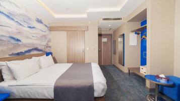 In-room safe, desk, soundproofing, free WiFi