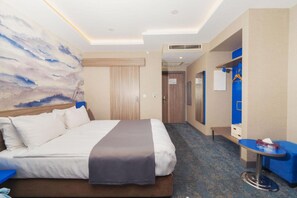 Superior Double Room | In-room safe, desk, soundproofing, free WiFi