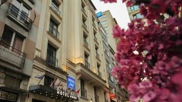 EntrĂ©e de lâhĂ©bergement