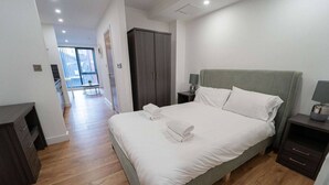 1 habitación, tabla de planchar con plancha, wifi y ropa de cama