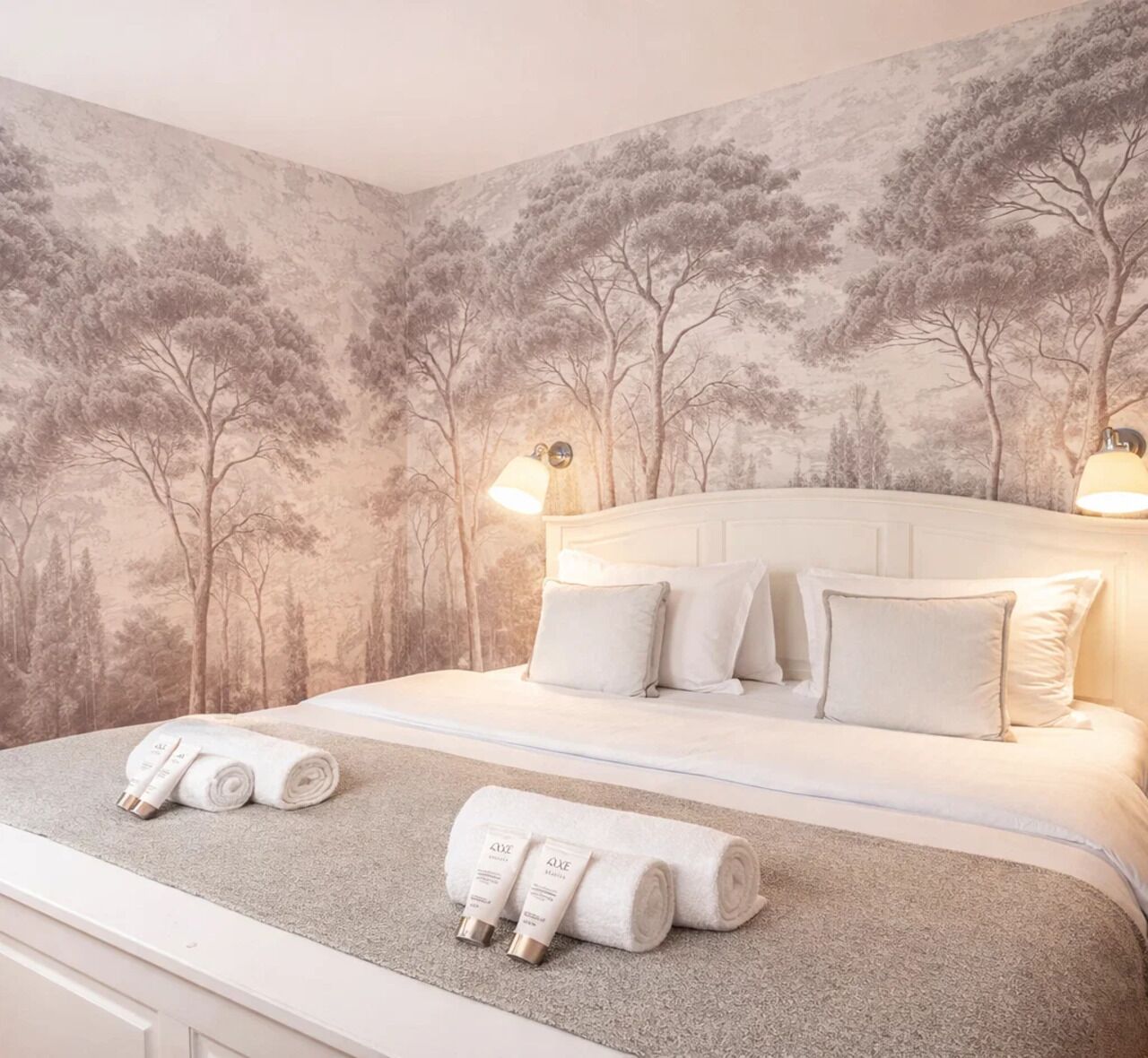 Signature Apartment, Courtyard View | Iron/ironing board, travel crib, free WiFi, bed sheets