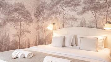 Signature Apartment, Courtyard View | Iron/ironing board, travel crib, free WiFi, bed sheets