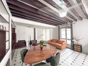 Signature Apartment, Courtyard View | Living area | 108-cm Smart TV with digital channels - 1597 Amelot (Paris)