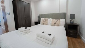 1 bedroom, iron/ironing board, WiFi, bed sheets - Sevenstay Fleet Apt34 (Merseyside)