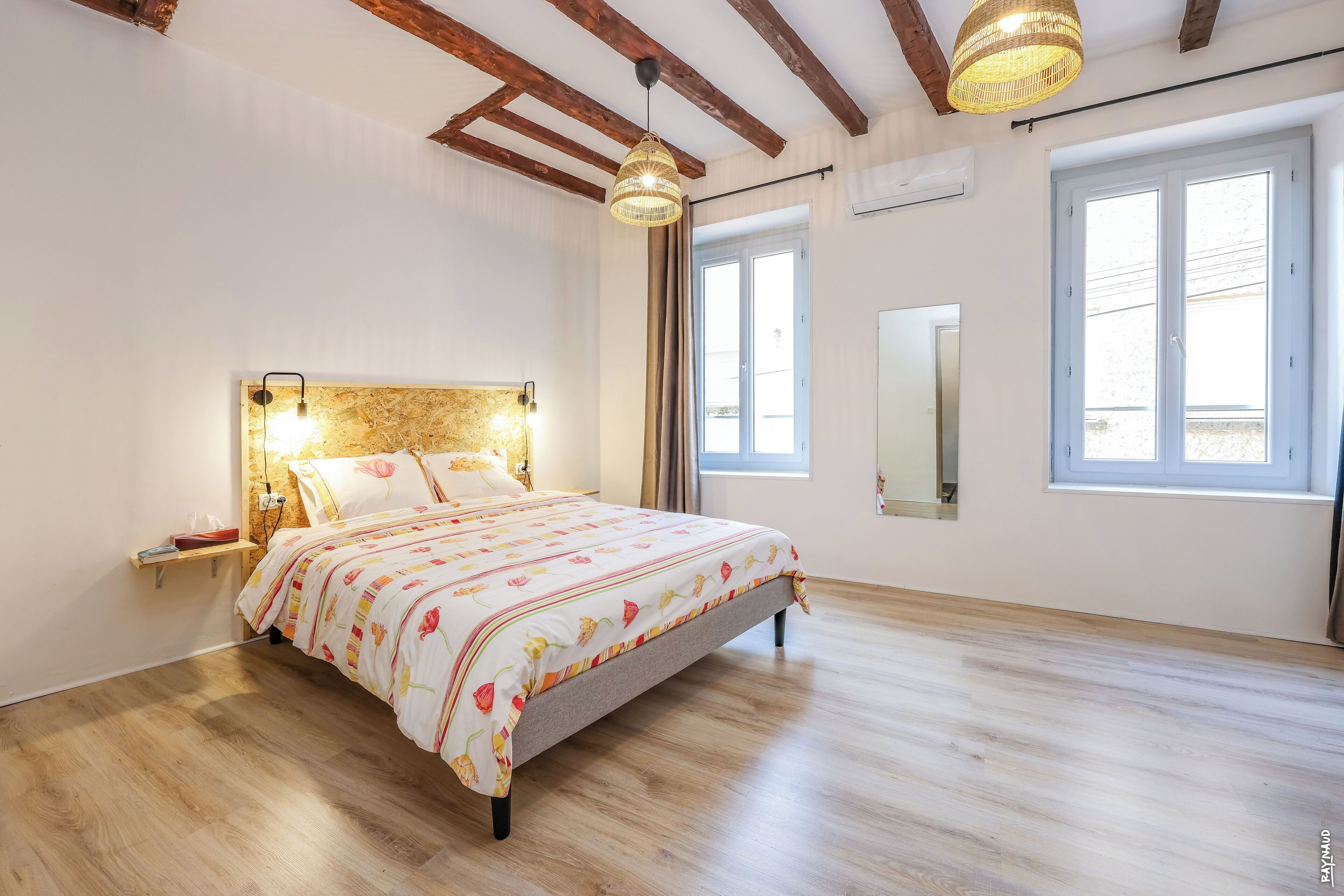 2 slaapkamers, een strijkplank/strijkijzer, reisbedje, gratis wifi