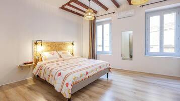 2 bedrooms, desk, iron/ironing board, travel crib