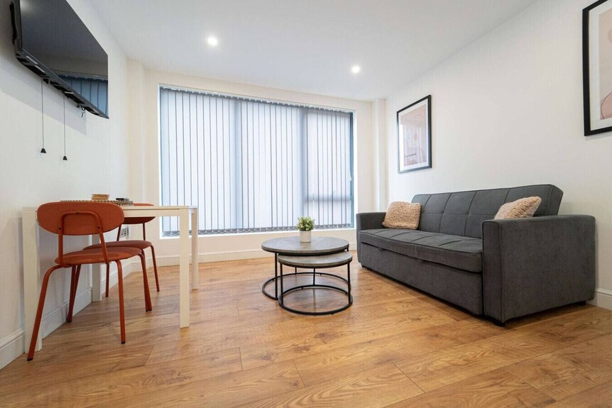 Sevenstay Fleet Apt51 - Liverpool central station