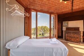 9 chambres, fer et planche à repasser, Wi-Fi, draps fournis