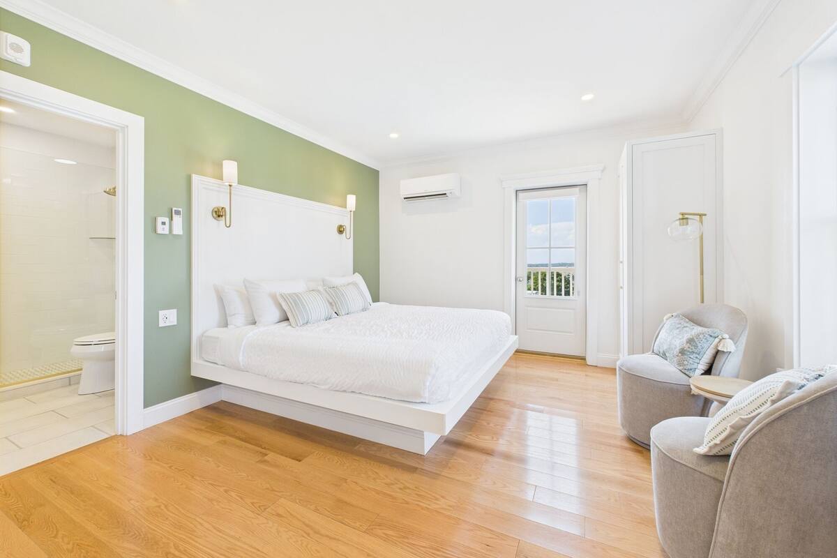 Room 202 | Blackout drapes, iron/ironing board, free WiFi, bed sheets