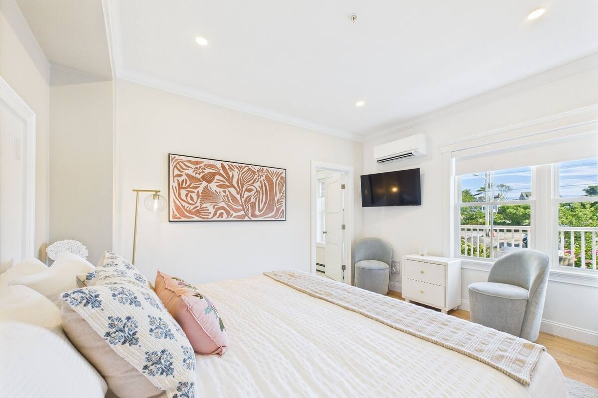 Room 106 | Blackout drapes, iron/ironing board, free WiFi, bed sheets