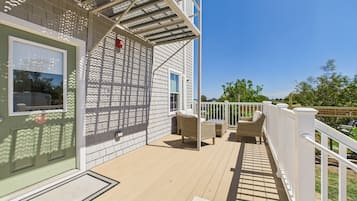 Suite 110 | Blackout drapes, iron/ironing board, free WiFi, bed sheets