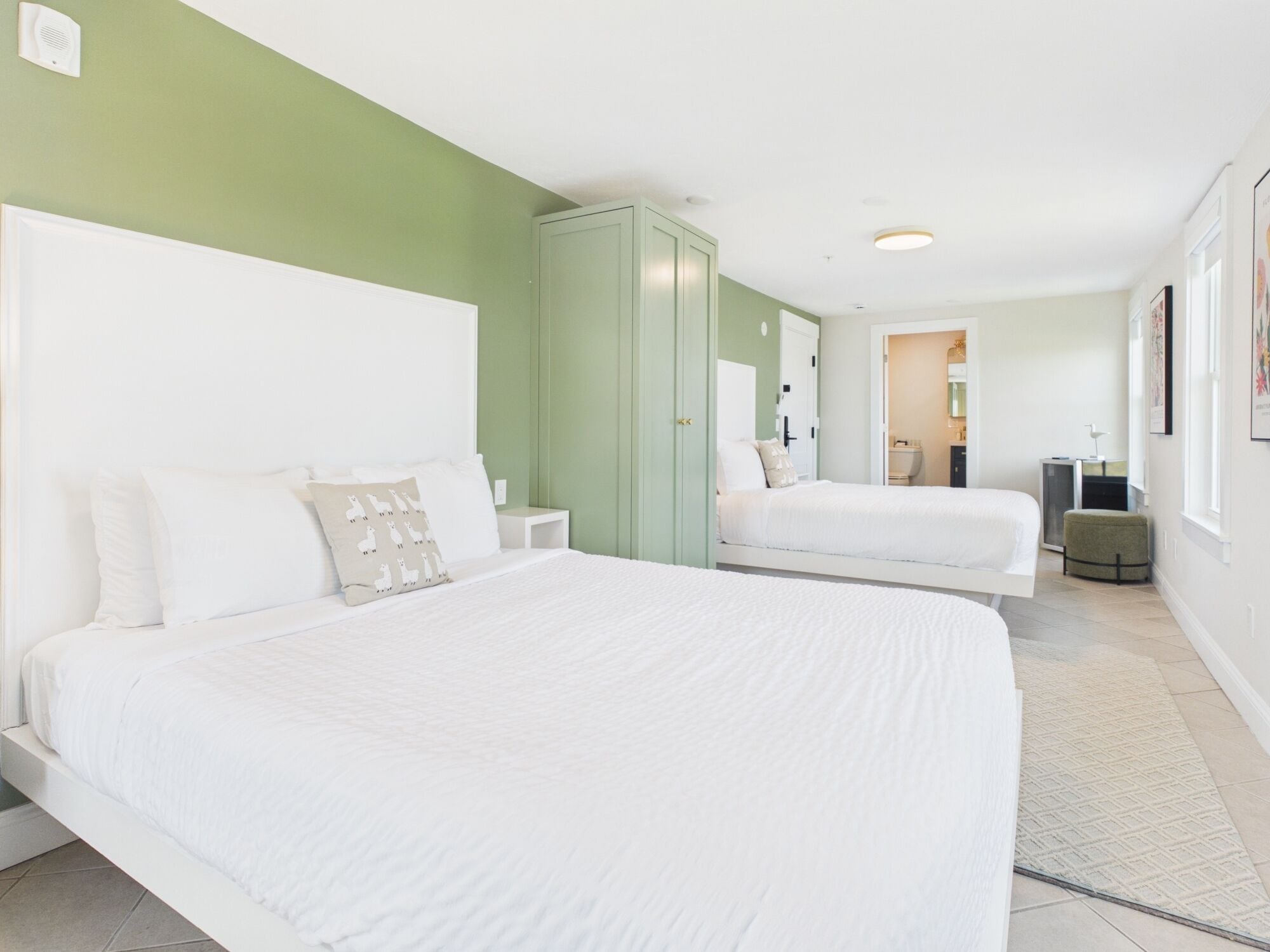 Room 204 | Ropa de cama de alta calidad y cortinas blackout 