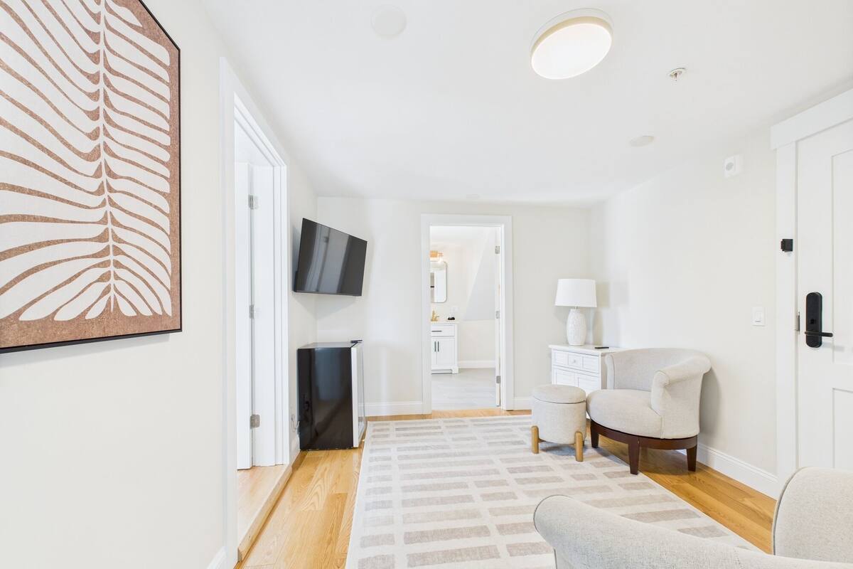 Suite 205 | Blackout drapes, iron/ironing board, free WiFi, bed sheets