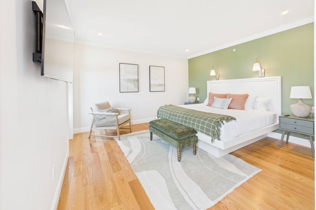 Room 208 | Blackout drapes, iron/ironing board, free WiFi, bed sheets
