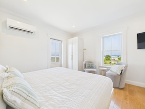 Room 202 | Cortinas opacas, tabla de planchar con plancha, wifi gratis