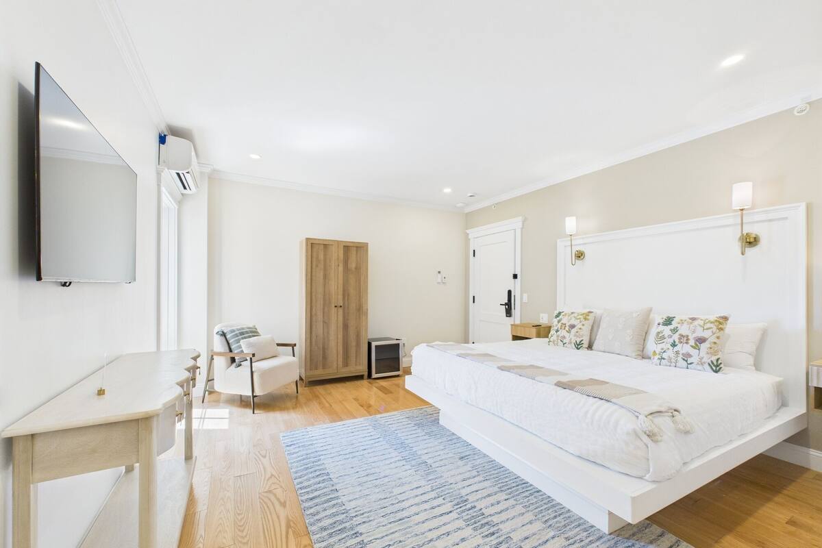 Room 104 | Blackout drapes, iron/ironing board, free WiFi, bed sheets