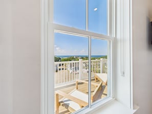 Room 208 | Kameruitzicht