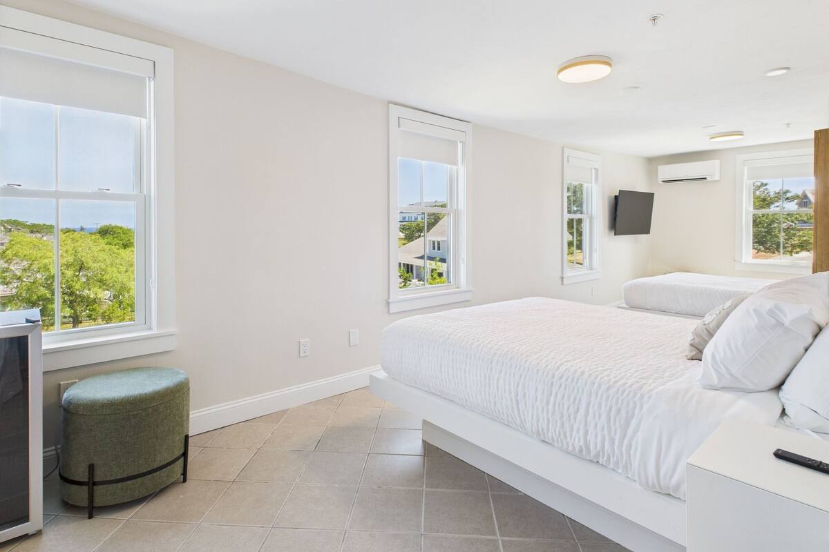 Blackout drapes, iron/ironing board, free WiFi, bed sheets
