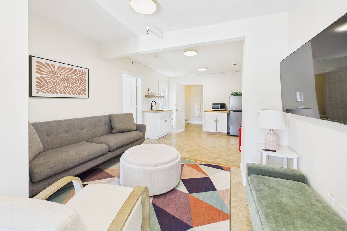 Suite 110 | Blackout drapes, iron/ironing board, free WiFi, bed sheets