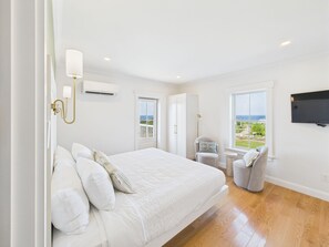 Room 202 | Blackout curtains, iron/ironing board, free WiFi, bed sheets - Eureka Hotel (New Shoreham)