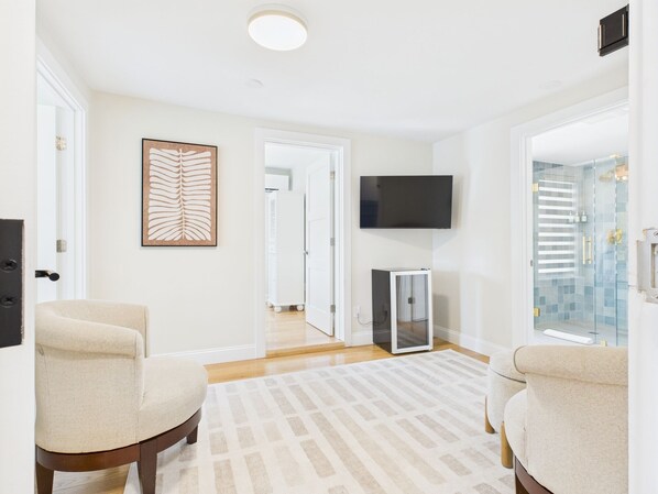 Suite 205 | Blackout drapes, iron/ironing board, free WiFi, bed sheets
