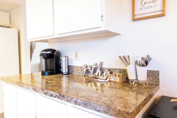 Interior - Cozy Farmhouse in charming Kennewick. (Kennewick)