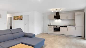 Fernseher, DVD-Player, Stereoanlage