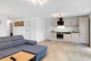 Fernseher, DVD-Player, Stereoanlage