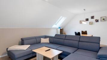 Fernseher, DVD-Player, Stereoanlage