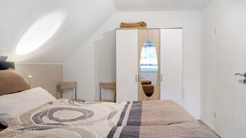 2 bedrooms, iron/ironing board, WiFi, bed sheets