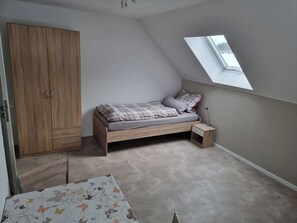 2 quartos, ferros/tábuas de passar roupa, Wi-Fi, roupa de cama