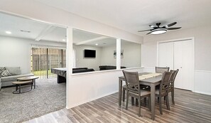 Interior - The Wood & Iron Two-Point (Arlington)