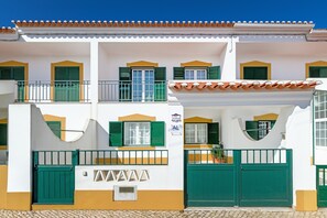 Exterior - Holiday Home 'Margarida' with Private Terrace, Balcony and Wi-Fi (Longueira/Almograve)