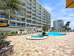 公寓式客房, 多张床 (Sterling Sands 606) | 泳池 | 室外游泳池，恒温泳池