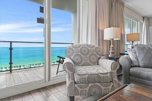 콘도, 침대(여러 개) (Sterling Sands 606) | 거실 공간