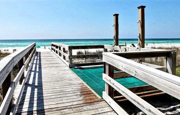 콘도, 침대(여러 개) (Sterling Sands 606) | 해변 | 해변에 위치