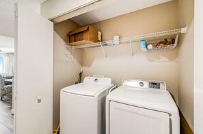 Apartment, Mehrere Betten (Sterling Sands 606) | Innenbereich