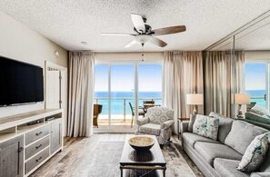 公寓式客房, 多张床 (Sterling Sands 606) | 起居区