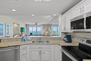 公寓式客房, 多张床 (Sterling Sands 606) | 私人厨房