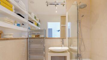 Comfort Apartment, City View | Bathroom