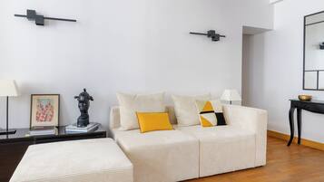 Comfort Apartment, City View | Living area