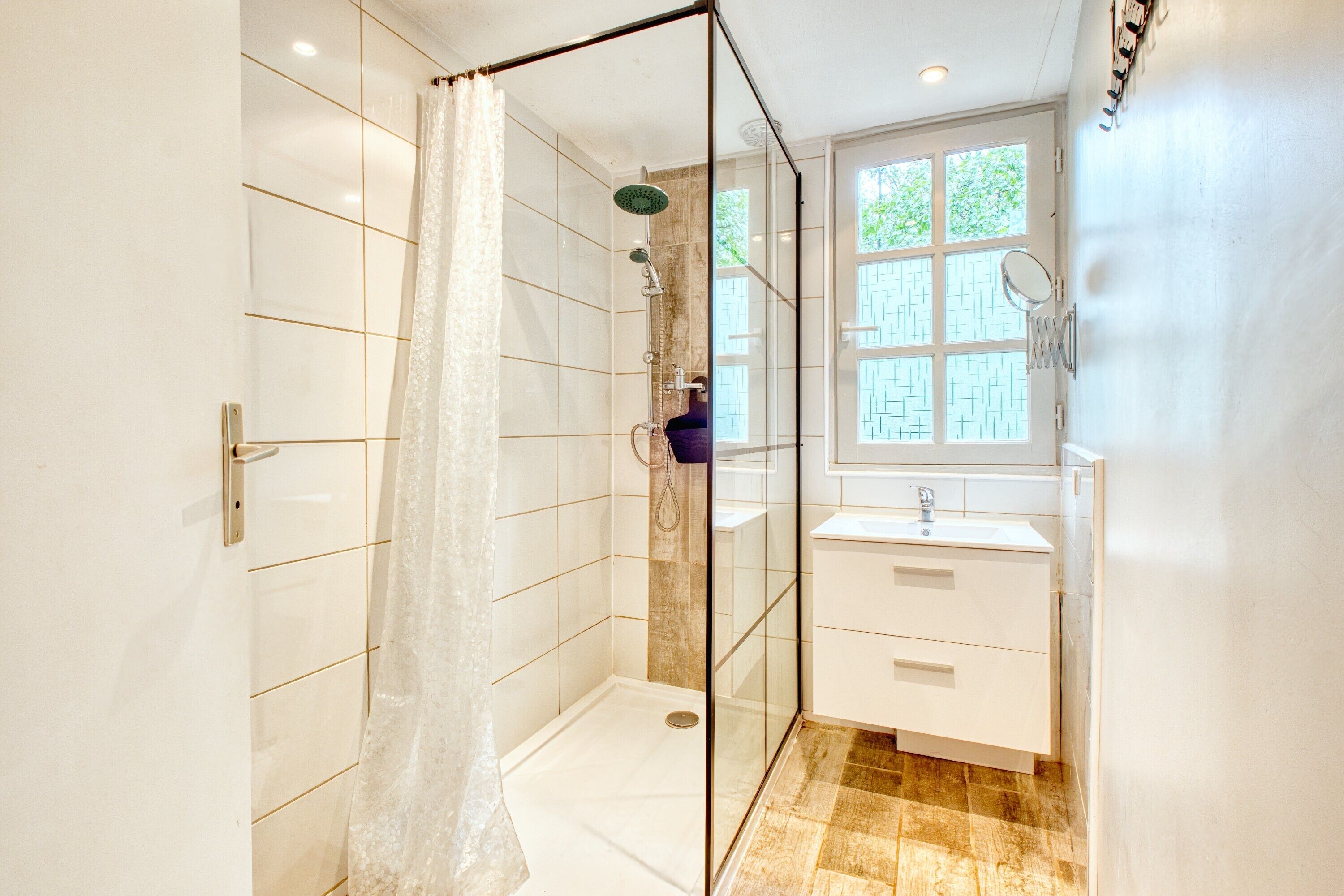 Shower, towels