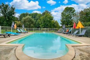 Pool - Gîte Le Martin Pêcheur - Domaine l'Étang des Mirandes with Shared Pool (Varaignes)