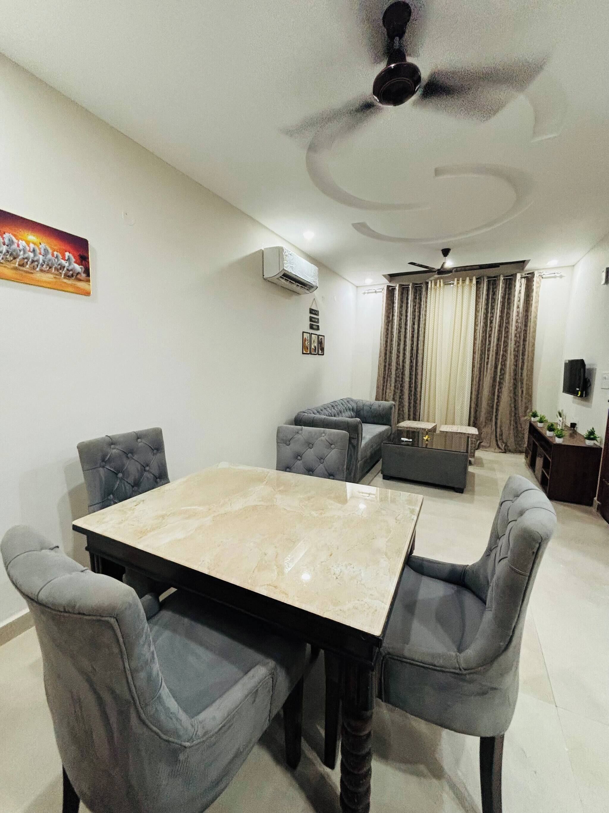 Villa, 4 Bedrooms, Smoking, Balcony | Dining room