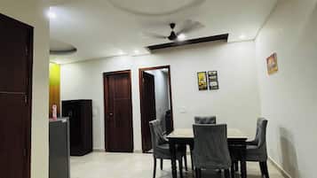 Villa, 4 Bedrooms, Smoking, Balcony | Dining