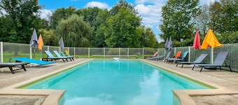 Gîte La Cascade - Domaine l'Étang des Mirandes with Shared Pool