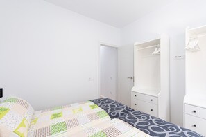 2 bedrooms, iron/ironing board