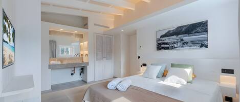 4 bedrooms, WiFi, bed sheets