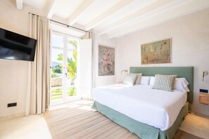 4 bedrooms, WiFi, bed sheets